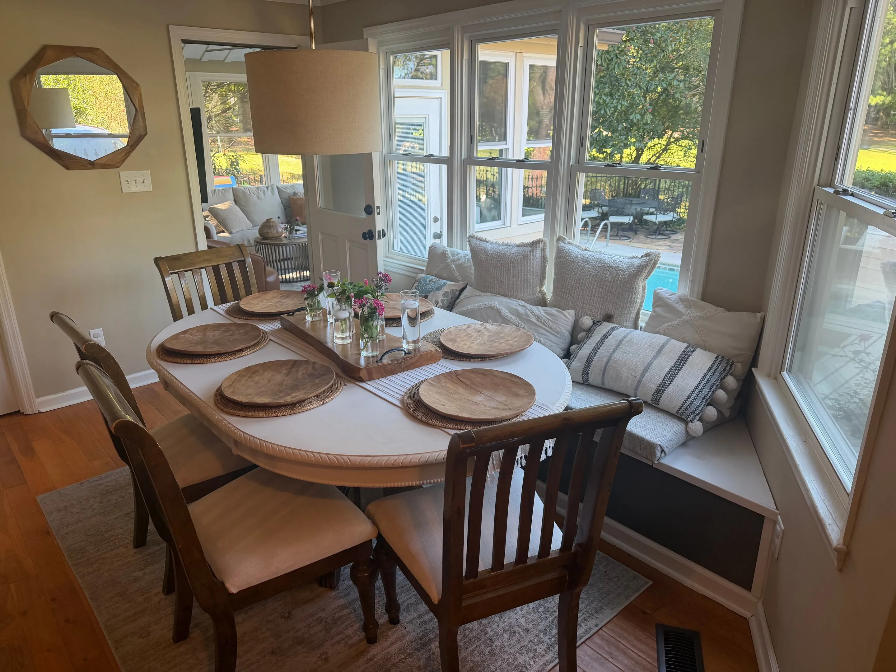 Kitchen Eating Area